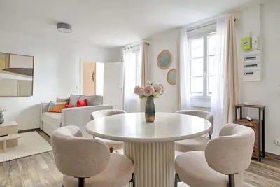 Unique Marais Location 1br, 4p by Melvane