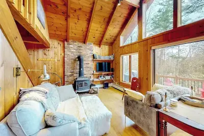 Image de Cozy 3-bedroom chalet on beautiful Lake Rescue