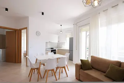 Sunny Apartment, Balcony & Beach Access