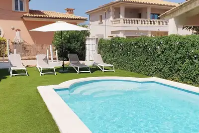 Image de Villa \"Berna\" avec piscine privée, Wi-Fi et climatisation