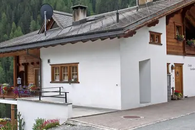 Chalet Guardaval, (Samnaun-Compatsch). by Interhome