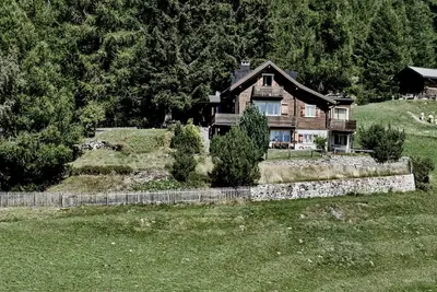 Image de Chalet Lieuretta da Tscharfs, (Feldis). by Interhome