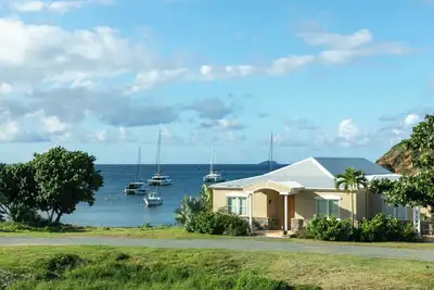 Beachfront Villa | Ocean Views | Kayaks & SUPs