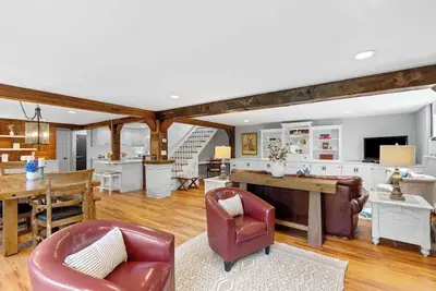 Image de New 2026 Charming Home Just Over a Mile to Coast Guard Beach