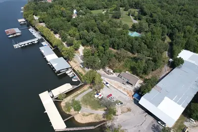 Image de Charming Lakeview 3 Bedroom House with Boat Slip & Ramp. Clear Water Bay Marina