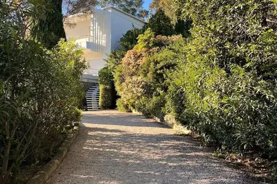 Image de Rayol, Villa 5 chambres avec piscine, 100 m de la plage\n5 chambres, 8 lits