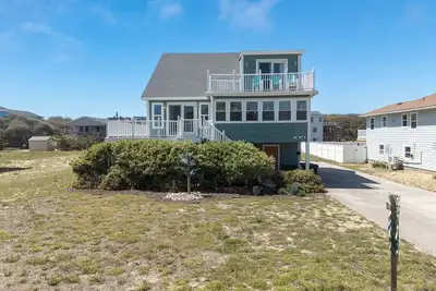 Image de Coastal Charm, Ocean Views, Steps from the beach, this is Obx done right!