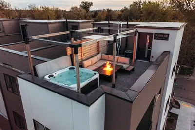 Image de Boise Townhouse with Rooftop Hot Tub and Fire Pit. Close to Downtown!