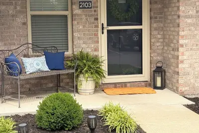 Image de Modern living in upscale 3 bedroom townhouse located in the heart of Lexington