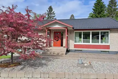 Image de House with large social areas, fantastic backyard and bathroom with sauna and bathtub