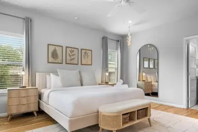 Image de Stylish 3br East Austin Home | Dedicated Office + Pet-Friendly Yard Mins to 6th!