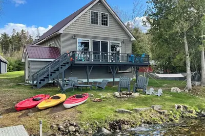 Image de Fall lake foliage & winter snowmobile trails- room for multiple trailer parking!