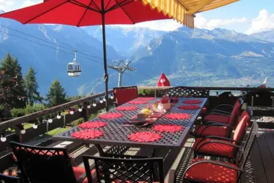 Image de Chalet Lisa, ski-in/out, accessible by car by Interhome
