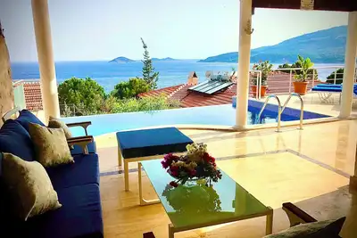 Image de Amazing 4-bedroom seafront villa with infinity pool in Kalkan