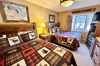 Image de Spacious 2br 2ba Sleeps 8 - Queen Murphy Bed, Indoor Pool, Rivergreen