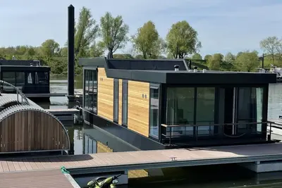 Image de Maasterp - Woonboot 2 by Interhome