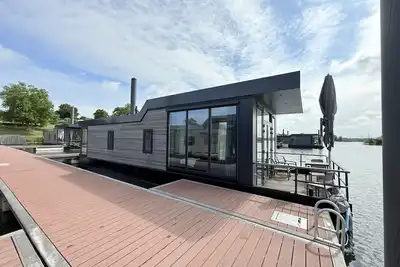 Image de Maasterp - Woonboot 5 by Interhome