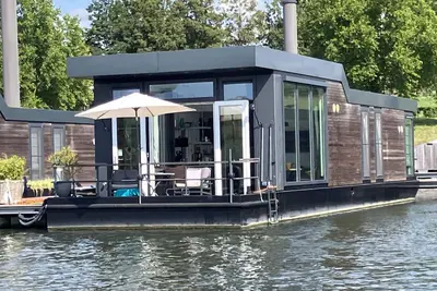 Image de Maasterp - Woonboot 16 by Interhome