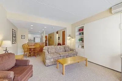 Image de Mountainside Condo: walk to ski lift & town w/ pool & rec room