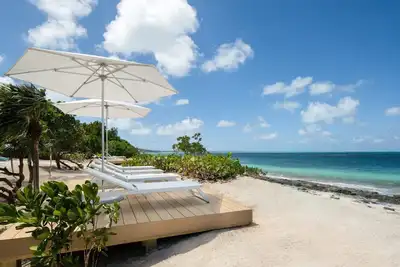 Image de 3-bedroom modern beachfront villa on the shores of Turtle Cove, Turks and Caicos