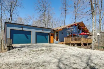 Image de Woodsy Plymouth Hideaway: Hot Tub & Game Room