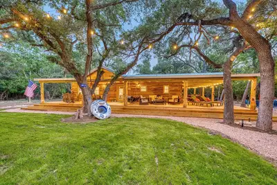 Image de Ultimate Riverfront Retreat! Blanco Family Cabin