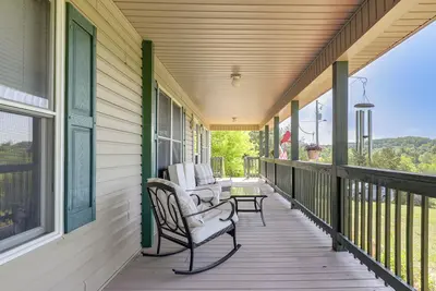 Image de Rural Bybee Retreat w/ Mtn Views!