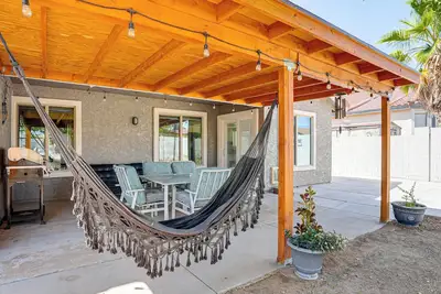 Image de Heart of West Valley! Family Home w/ Yard & Patio
