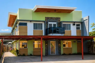 Image de Stay Minutes Away from Iloilo Airport\nWithout Paying Premium Prices
