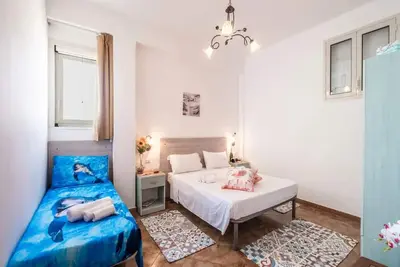 Image de Chambre Triple Confort – Salle de Bain Privée avec Entrée Séparée
