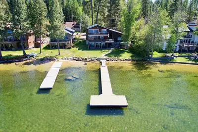 Image de New! Large lakefront cabin with water views, hot tub and private dock