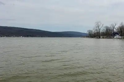 Image de Lakefront Honeoye Cottage