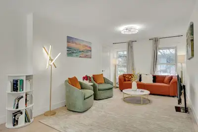 Image de Appartement moderne 3 chambres : 4 lits, 2 salles de bain, 2 étages, jeux et barbecue