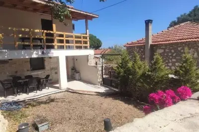 Image de Cozy 2-bedroom house in peaceful Karaburun with Ac