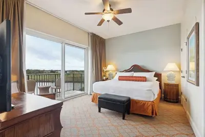 Image de Spacious 2br condo  with 1 king & 2 queen beds. Enjoy a full kitchen, private balcony, washer/dryer, living room with sleep sofa and resort perks—pool, spa, golf, and beach access. 3, 5, and 7 night stays only!