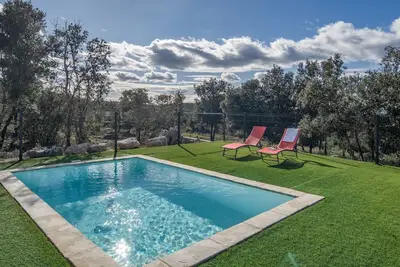 Image de Villa 'St Roman avec piscine privée', Wi-Fi et climatisation à Labastide-de-Virac