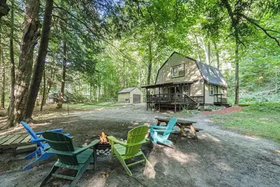 Image de Riverfront cabin on the Betsie with private dock, kayaks & bikes - 2 dogs Ok