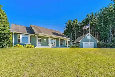Image de Gorgeous, dog-friendly home near the lake with fireplace, grill & washer/dryer
