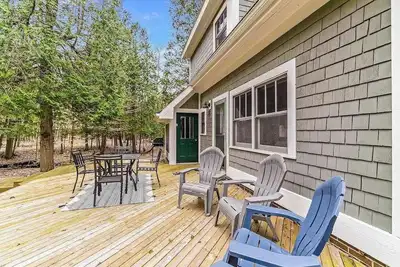 Image de Secluded home w/ private grill, gas fireplace, full kitchen, and free WiFi