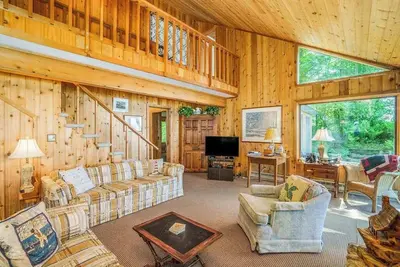 Image de Rustic dream-home w/ lake views, wraparound deck, & wood-burning fireplace