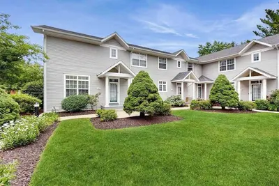 Image de Spacious downtown condo just one block from Kalamazoo River