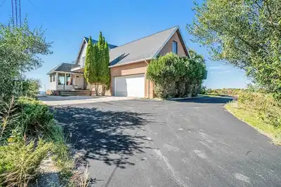 Image de Dog-friendly, lake view home with three season room, fireplace, video projector