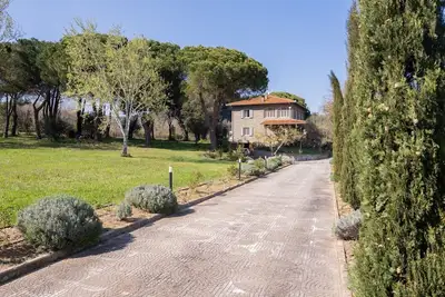Image de Giano al Trasimeno house with large outdoor Jacuzzi 6/8 seats