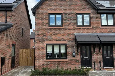 Image de New Home w/2+ car parking and charging spaces