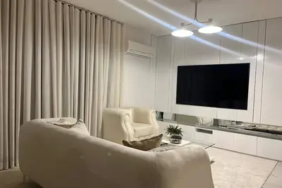 Image de Modern, comfortable and safe 3-bedroom apartment