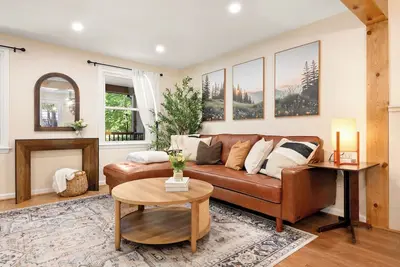 Image de Cozy House with King Beds + Huge Private Backyard