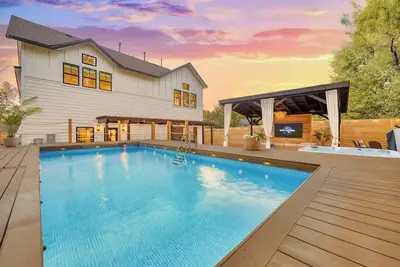 Image de 7br Estate, Heated Pool, Hot Tub, Cabana Theater