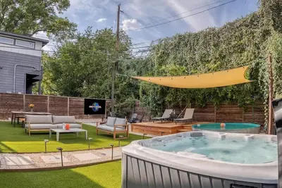 Image de Luxury East Austin 6br | Pool, Hot Tub, Roofdeck
