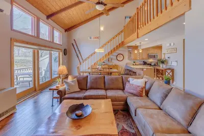 Image de Stylish and Modern Condo at Loon! Pool & Hot Tub