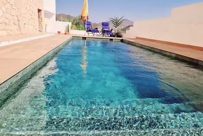 Image de Villa with pool, terrace and sea views, five minutes from the beach